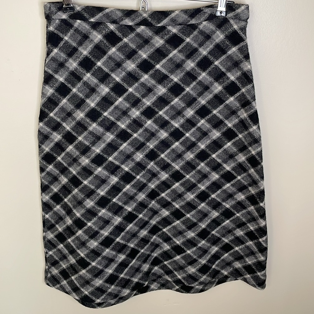 EDDIE BAUER Women’s Gray/ Black Plaid 100% Wool Knee Length Skirt Small Academia